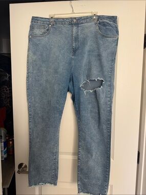 PrettyLittleThing Plus Light Blue Denim Jeans